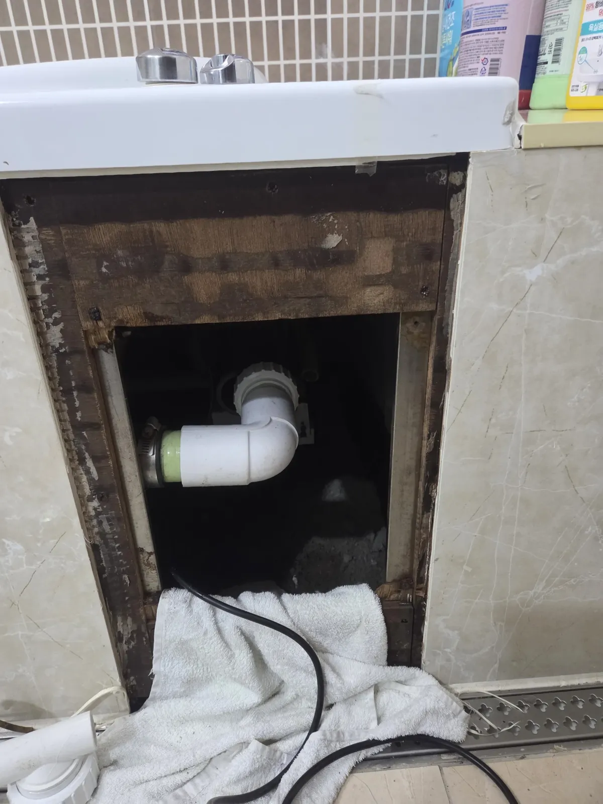 경남 진주 월풀 순환 모터 교체 점검구 내부 확인